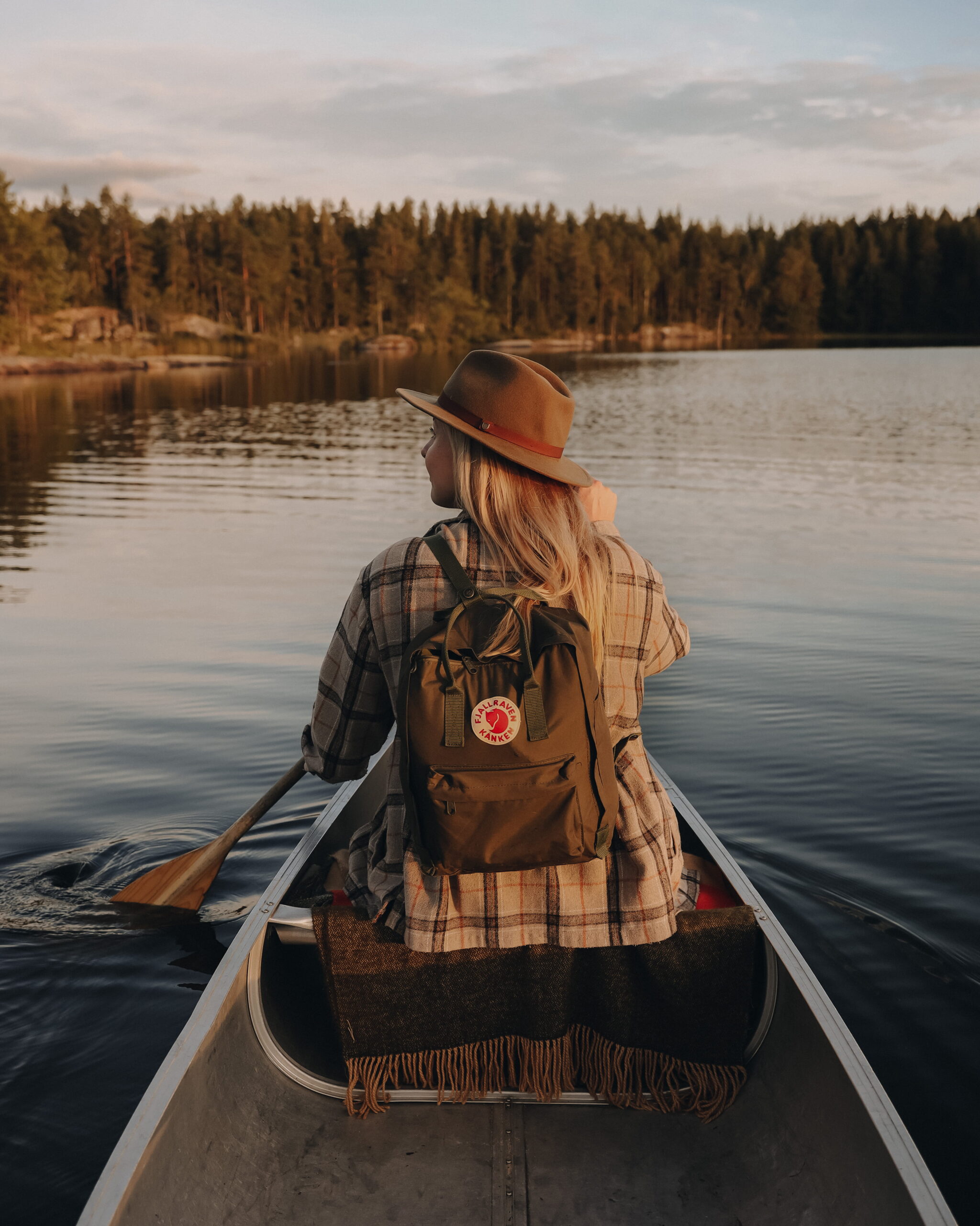 meisje in kano in värmland