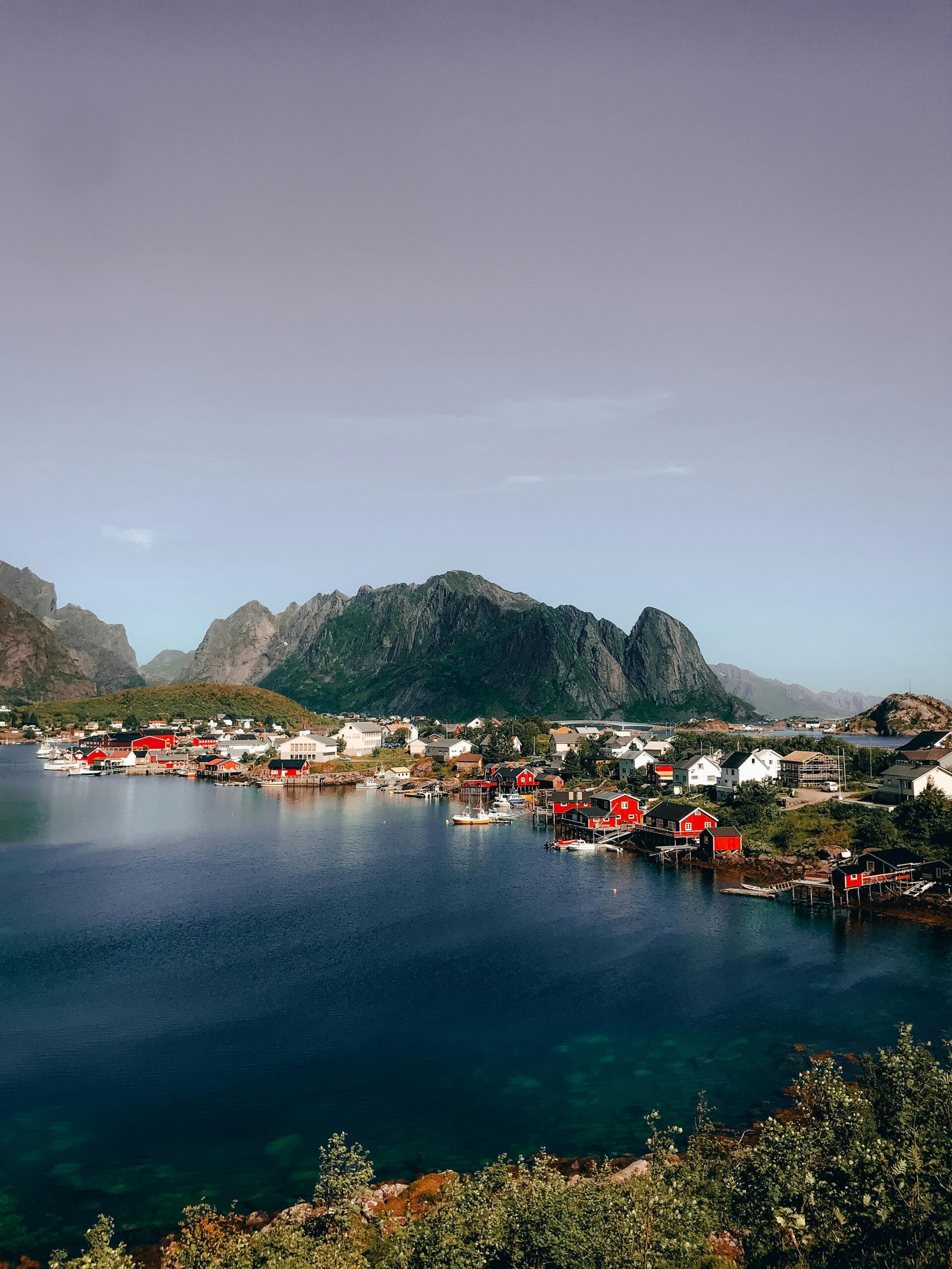 îles Lofoten paysage maisons rouges village pêcheur